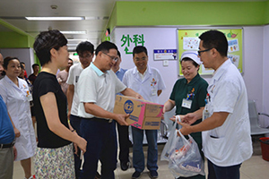 高温送清凉 慰问暖人心——市卫计委副主任汪晓东一行高温慰问我院一线职工