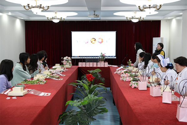 幸福像花儿一样——我院举办“花怡人生”主题花艺沙龙
