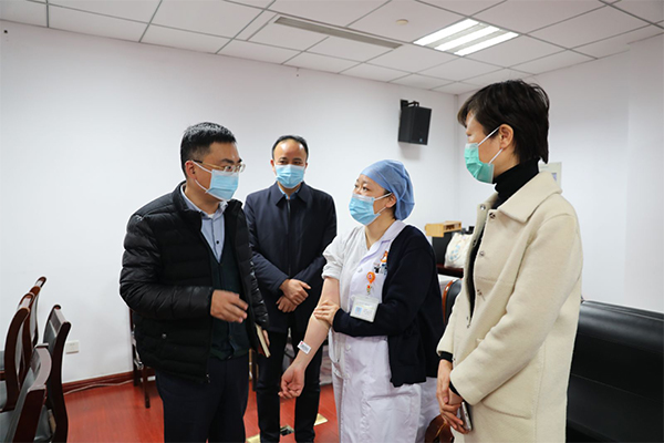 关爱生命 温暖寒冬 ——我院开展职工无偿献血活动