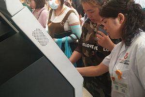 解放思想优流程 志愿服务我先行——职能科室开展导医导诊志愿服务