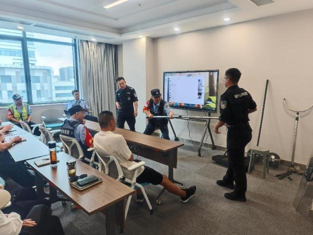 我院开展反恐防暴处突专项培训与实战演练,警医联动护安全