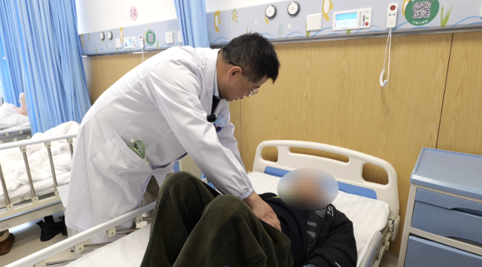 不开刀、不手术！我院三专科联手，为9岁男孩取出消化道&ldquo;巨石&rdquo;